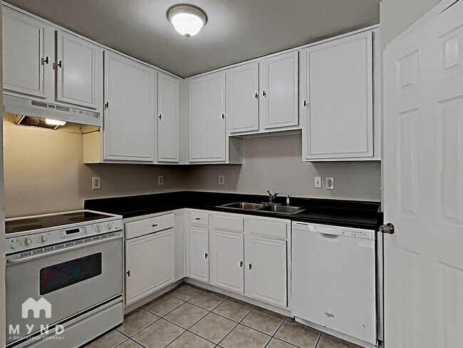 Foto del edificio - 314 Queens Ct N