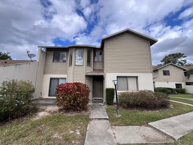 Great townhouse - available now! - Great townhouse -  available now!