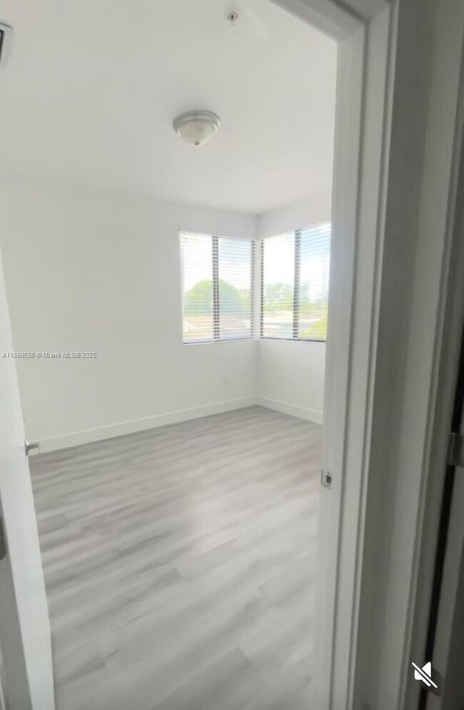 Foto del edificio - 859 E 24th St