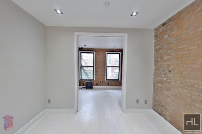 Building Photo - Second Avenue