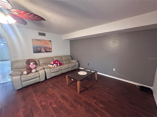 Foto del edificio - 150 El Dorado Blvd