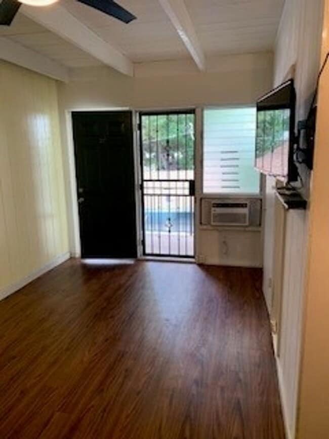 Photo - Kon Tiki - Studio Unit - Electric, Water & Sewer included - Avail now! Apartment