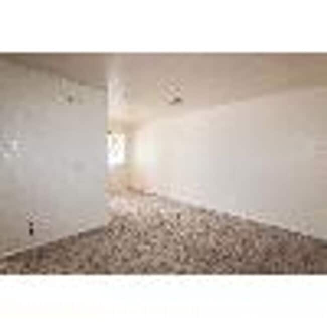 Foto del edificio - 8100 E Lakeshore Dr