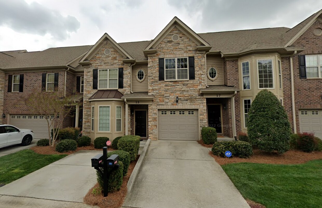 Foto principal - Maintenance Free Beautiful 2 bedroom 3.5 b...
