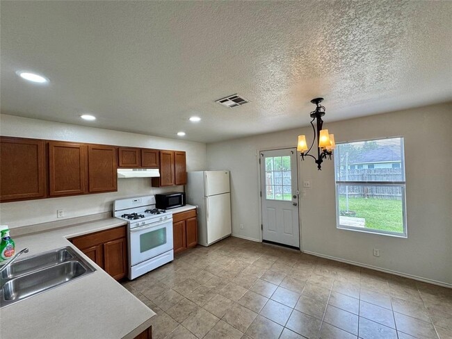 Building Photo - 304 Golden Gate Dr