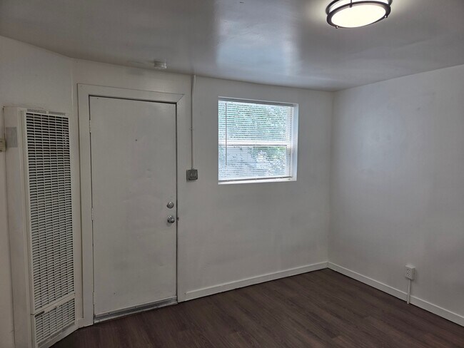 Building Photo - 338 N 300 W