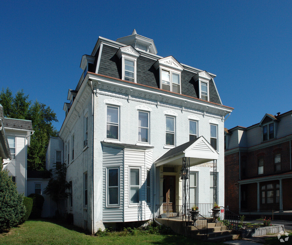 Building Photo - 1115 W Walnut St