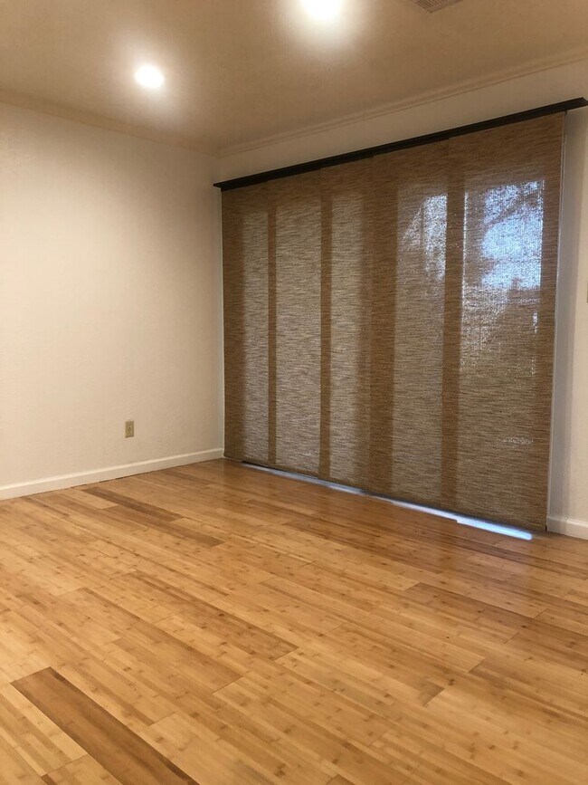 Foto del edificio - LABOR DAY SPECIAL - 2 WEEKS FREE RENT!! Da...