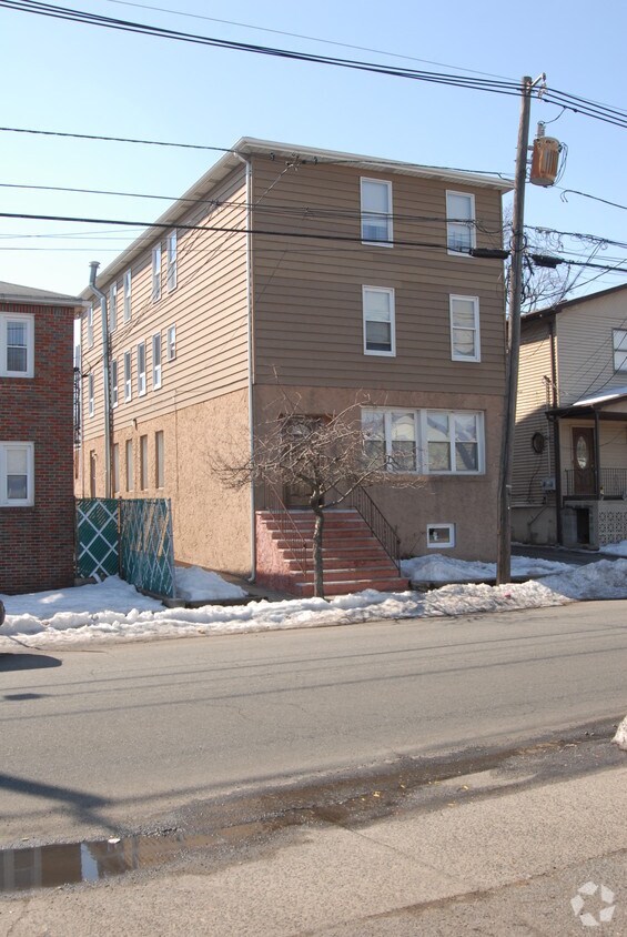 Foto del edificio - 398 Garibaldi Ave