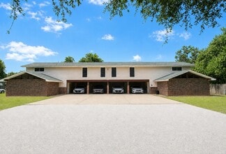 Building Photo - 412 Breezy Ln