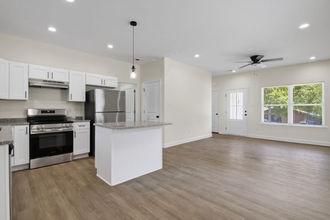 Building Photo - Inviting Home with Bright Interiors & Ceiling Fans Throughout - Comfortable Rental with Everyday ...