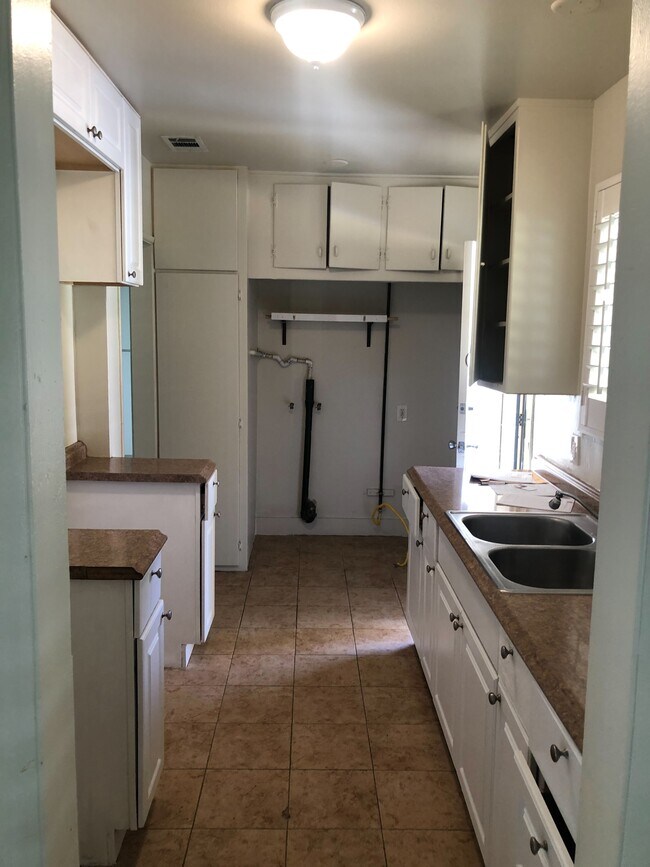 Building Photo - 229 Santa Mariana Ave