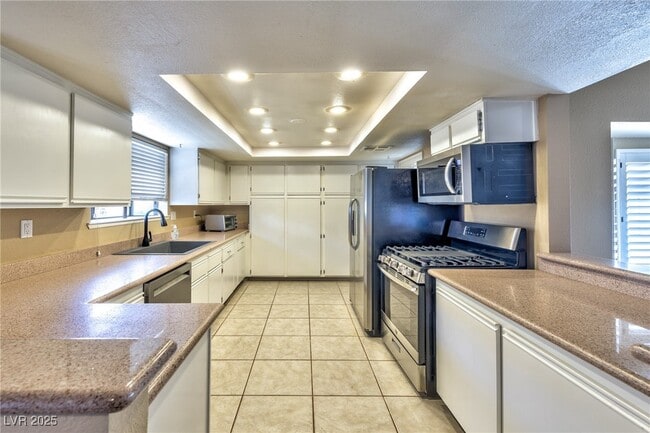 Building Photo - 3151 La Mancha Way
