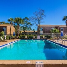 Building Photo - Laurel Pointe