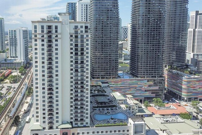 Foto del edificio - 999 SW 1st Ave
