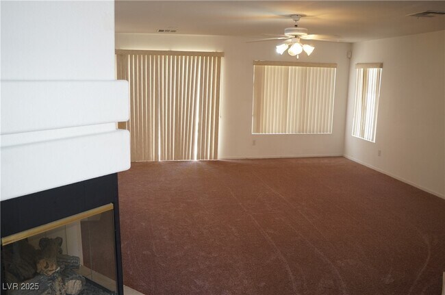 Foto del edificio - 932 Ribbon Grass Ave