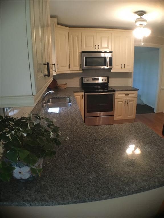 Building Photo - 1719 Chateau Dr