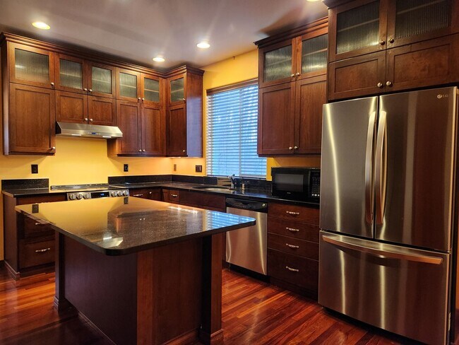 Foto del edificio - 618 Starflower Ct