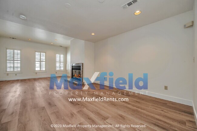 Foto del edificio - Avenues - 3 Bedroom 3 Bath Townhome with amazing southern views!