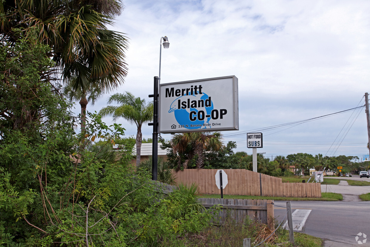 Foto del edificio - Merritt Island Co-Op Apartments