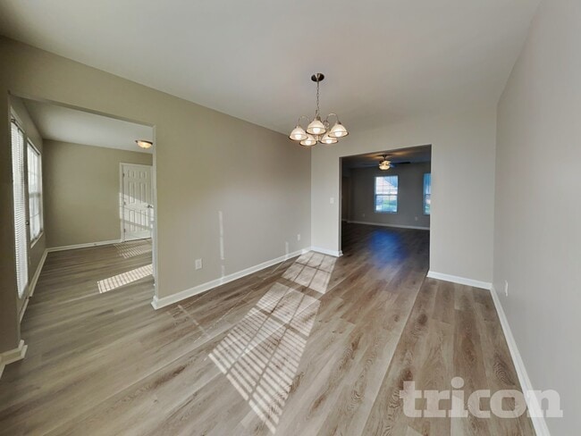 Building Photo - 3615 Cyrus St