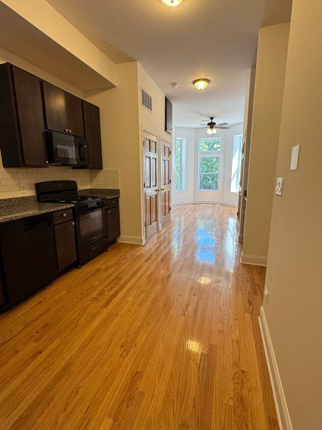 Photo - 3512 N Halsted St (Chicago, IL)