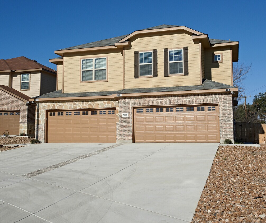 Foto principal - Luxury 3 Bedroom Townhome Located Near Sou...