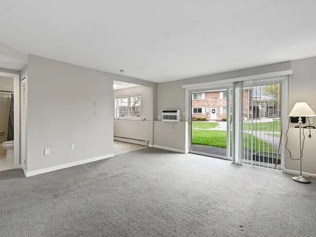 Building Photo - 39 Farrwood Ave