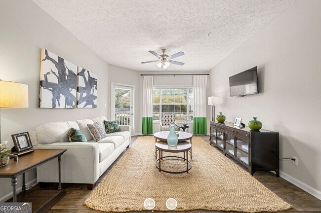Foto del edificio - 7150 Peachtree Dunwoody Rd NE