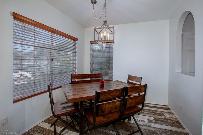 Foto del edificio - 9450 E Becker Ln