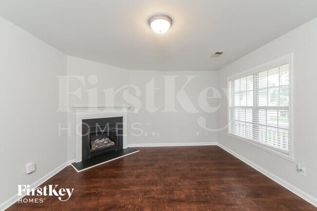 Foto del edificio - 5849 Bushberry Ct