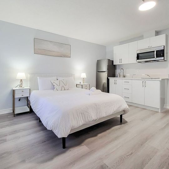 Photo du bâtiment - Bachelor Unit for Rent