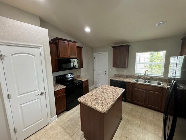 Building Photo - 33813 Emerald Pond Loop