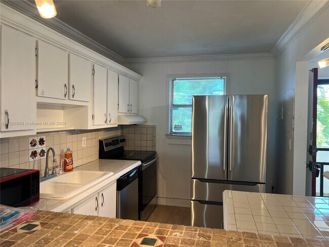 Foto del edificio - 1700 NE 191st St