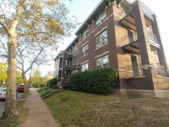 Building Photo - 2608 Louisiana Ave
