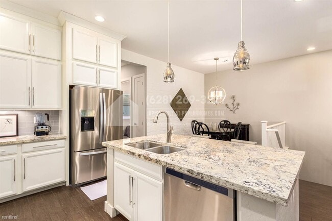 Building Photo - 3 br, 2 bath Condo - 6565 E Thomas RD Unit...