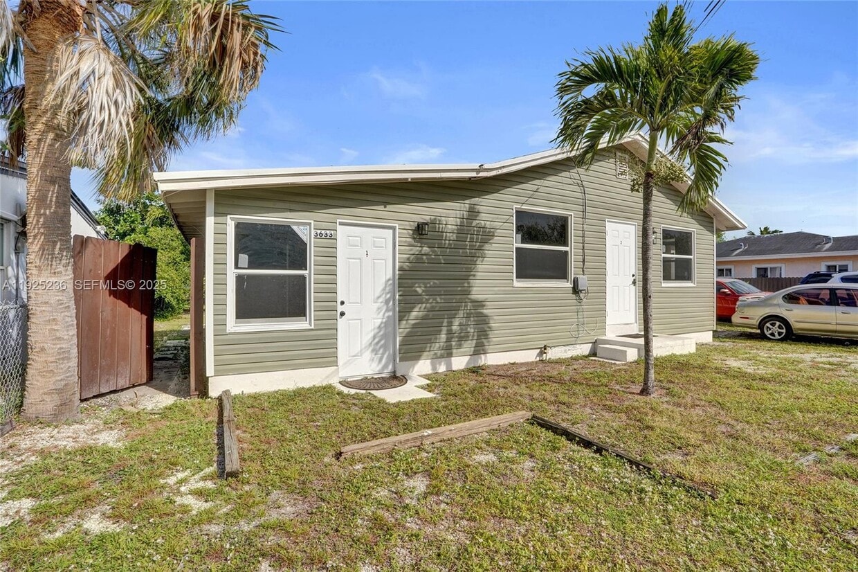 Foto principal - 3633 SW 12th Ct