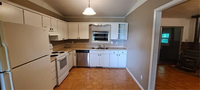 Building Photo - 4 Swanage Dr