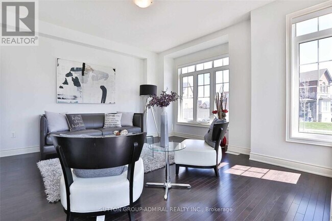 Photo du bâtiment - 112 William Bartlett Dr