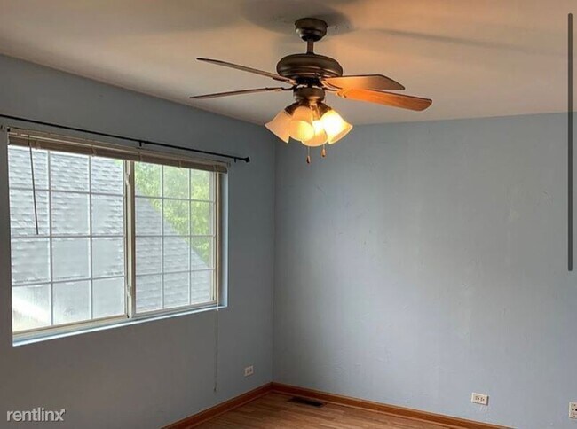 Building Photo - 3 br, 2 bath Townhome - 123 TARA LANE