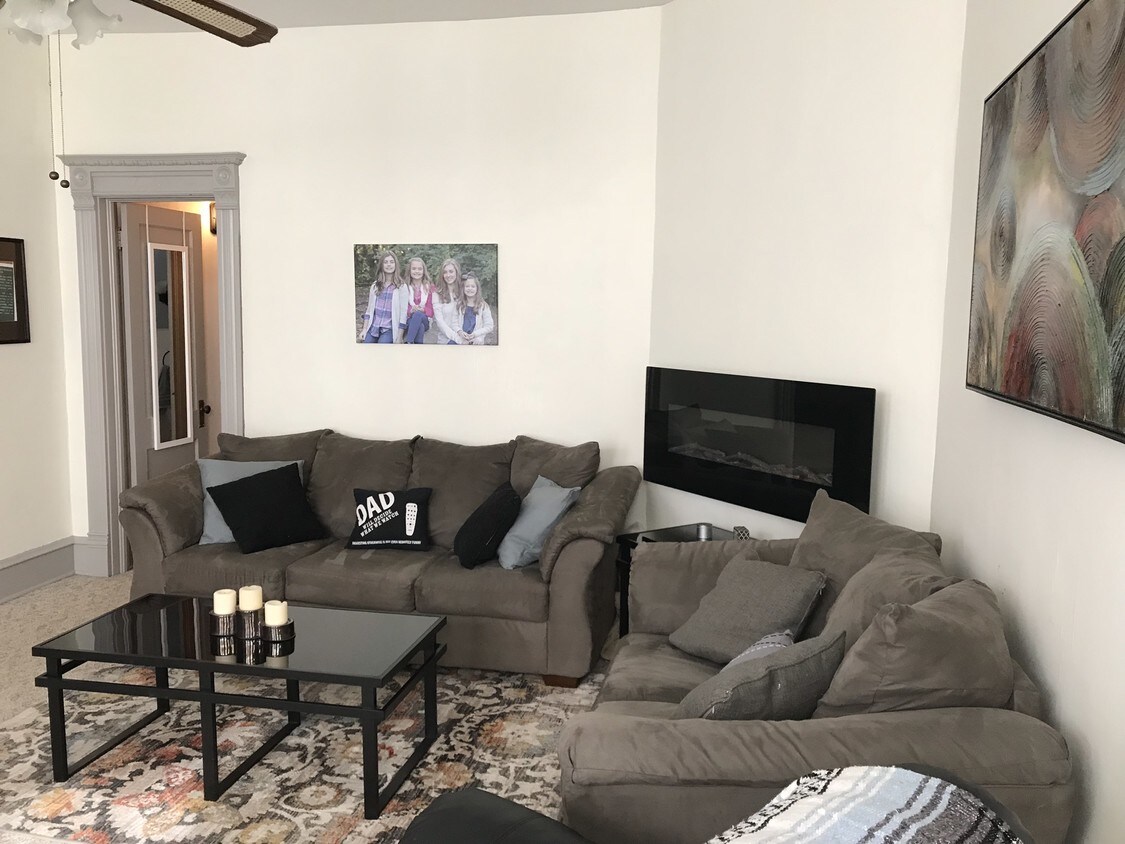 Foto principal - 1105 E Jefferson St