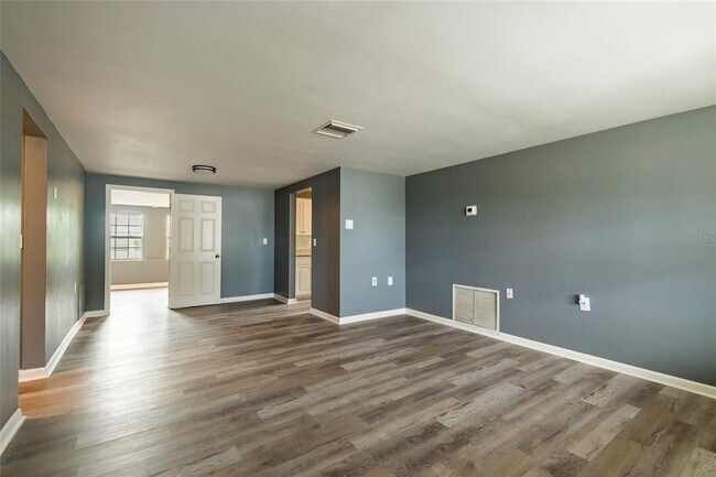 Building Photo - 4946 Flora Ave