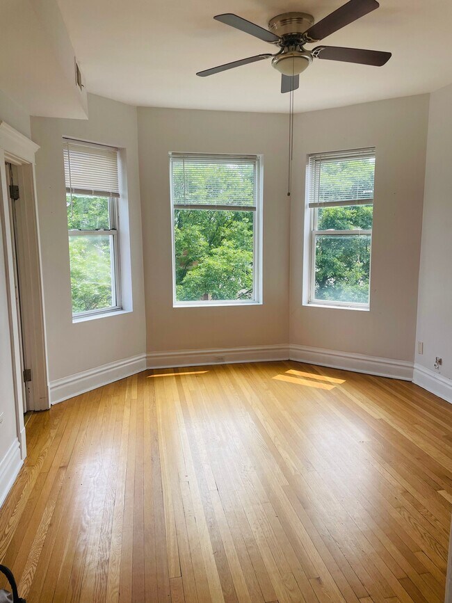 Foto del edificio - 3928 N Mozart St
