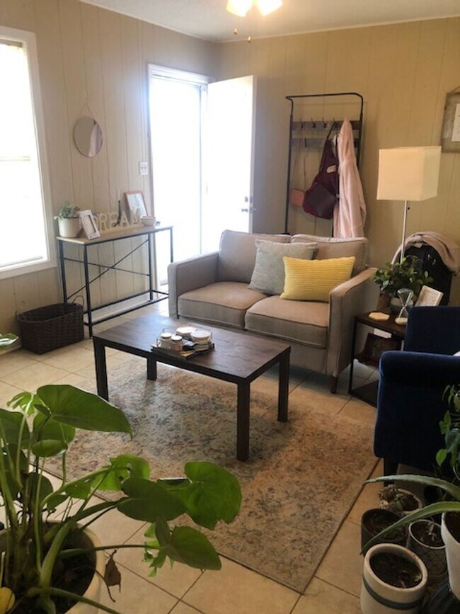 Foto del edificio - 2 Bedroom 1 Bathroom Duplex in Winterville!