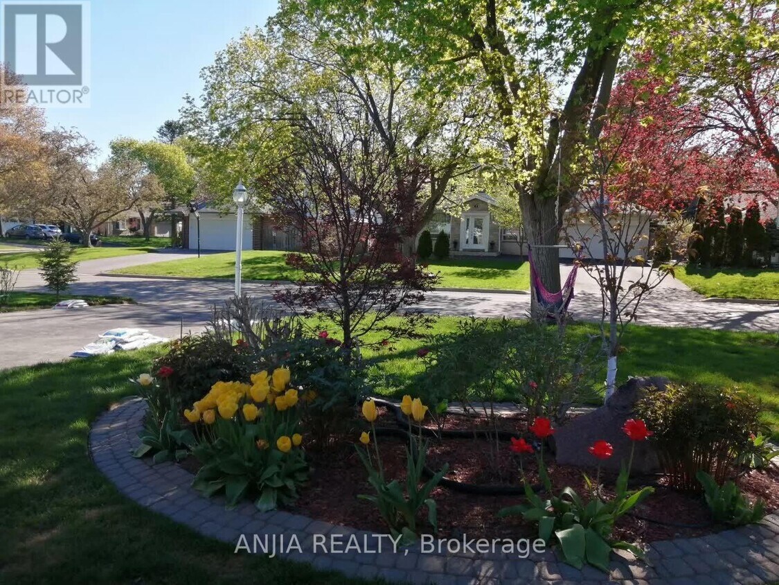 Primary Photo - 4 Southdale Dr