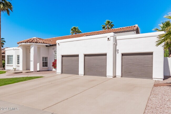 Building Photo - 10178 E Corrine Dr