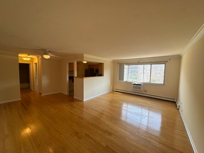 Building Photo - 205 W Miner St