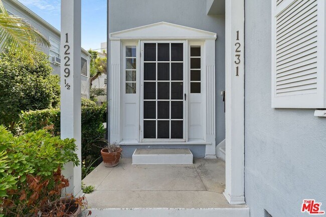 Foto del edificio - 1229 Smithwood Dr