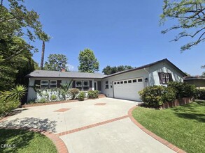 Building Photo - 3815 Mayfair Dr