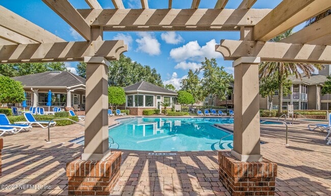 Building Photo - 10000 Gate Pky N
